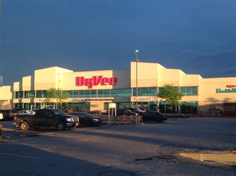 The estimated base pay is 37 per hour. . Hy vee starting pay